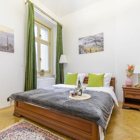 Superior Apartments Near Dlouha Street Прага Екстериор снимка