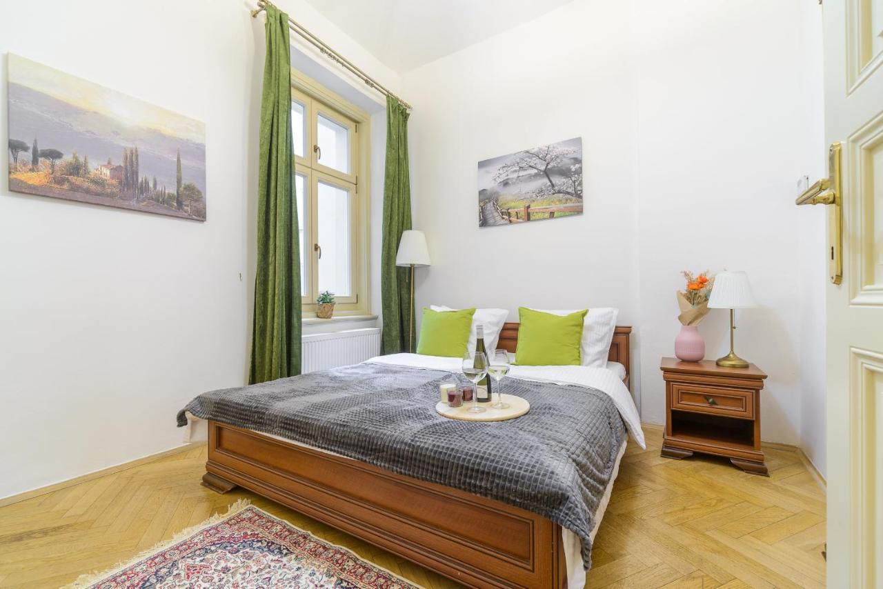 Superior Apartments Near Dlouha Street Прага Екстериор снимка
