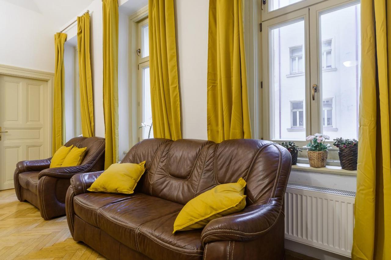 Superior Apartments Near Dlouha Street Прага Екстериор снимка