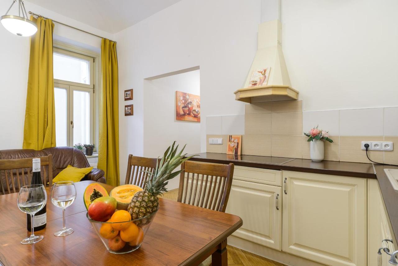 Superior Apartments Near Dlouha Street Прага Екстериор снимка