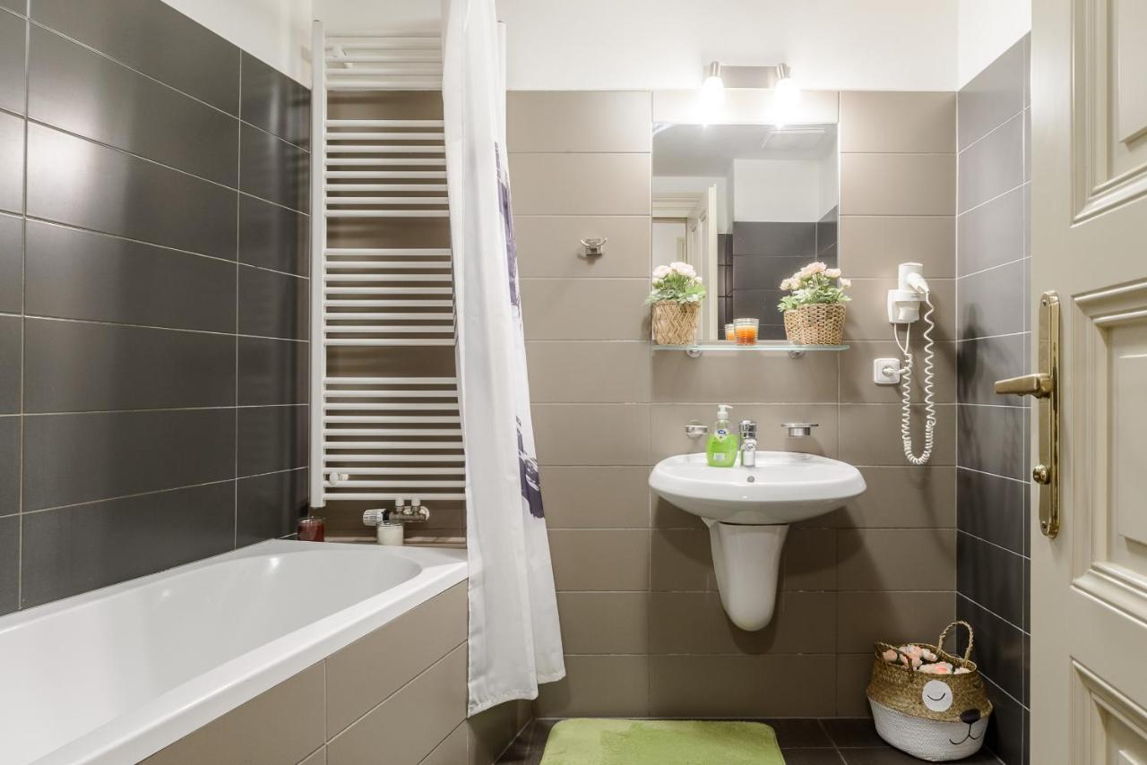 Superior Apartments Near Dlouha Street Прага Екстериор снимка